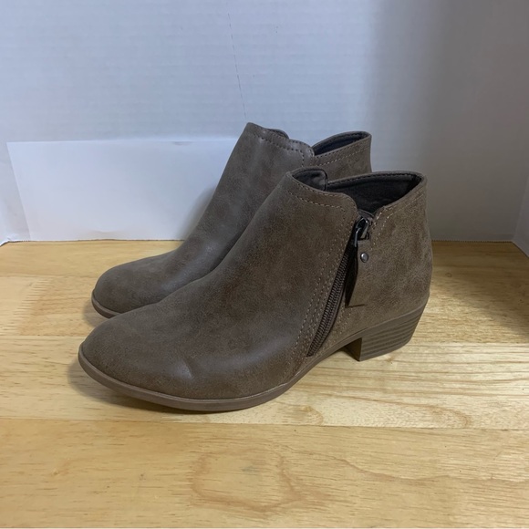 Arizona Jean Company Shoes - Arizona Ankle Bootie Sz 7 Faux Leather Side Zipper Memory Foam Comfort 1.5 Heel